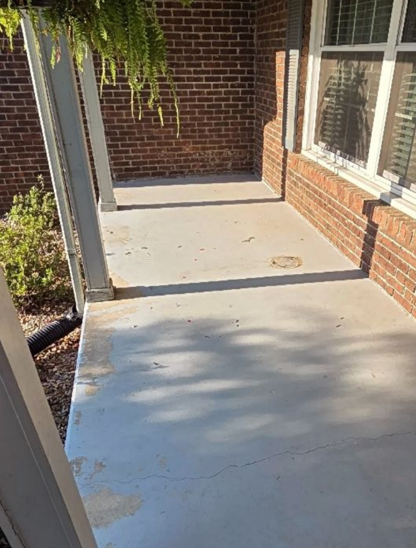Exterior painting before - Professional surface preparation in Huntsville
